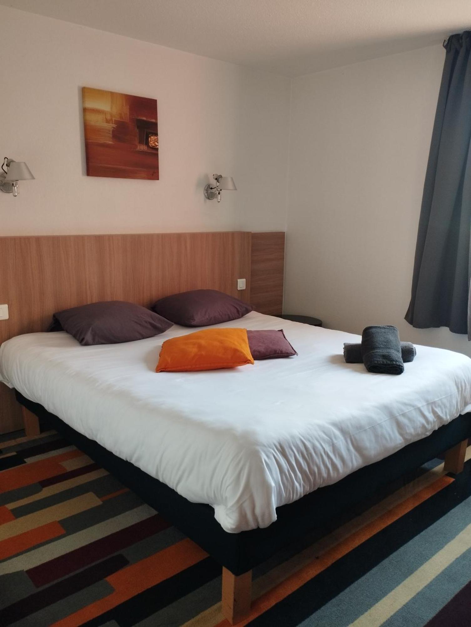 Kyriad Direct Agen Castelculier Exterior foto