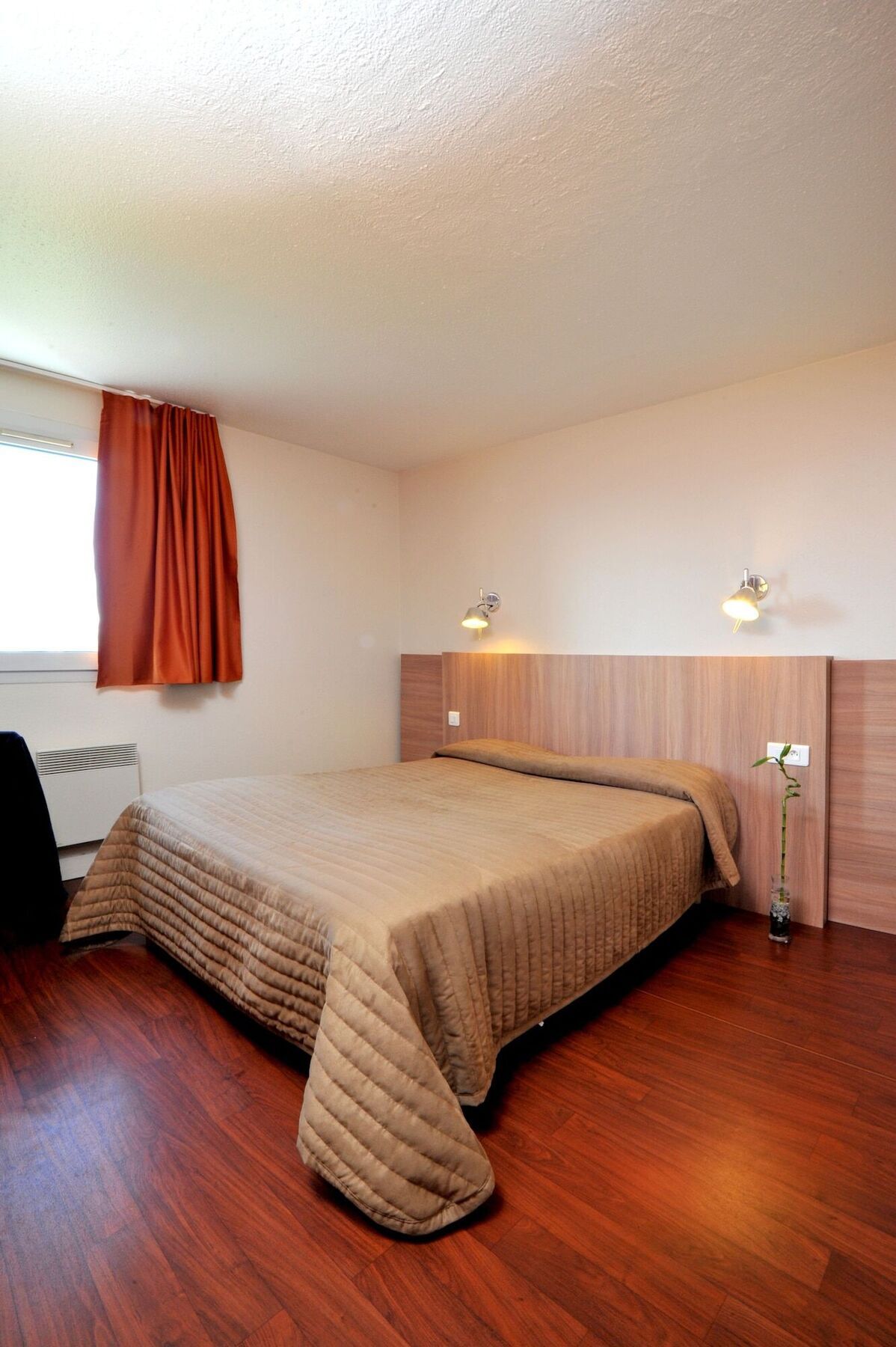 Kyriad Direct Agen Castelculier Exterior foto